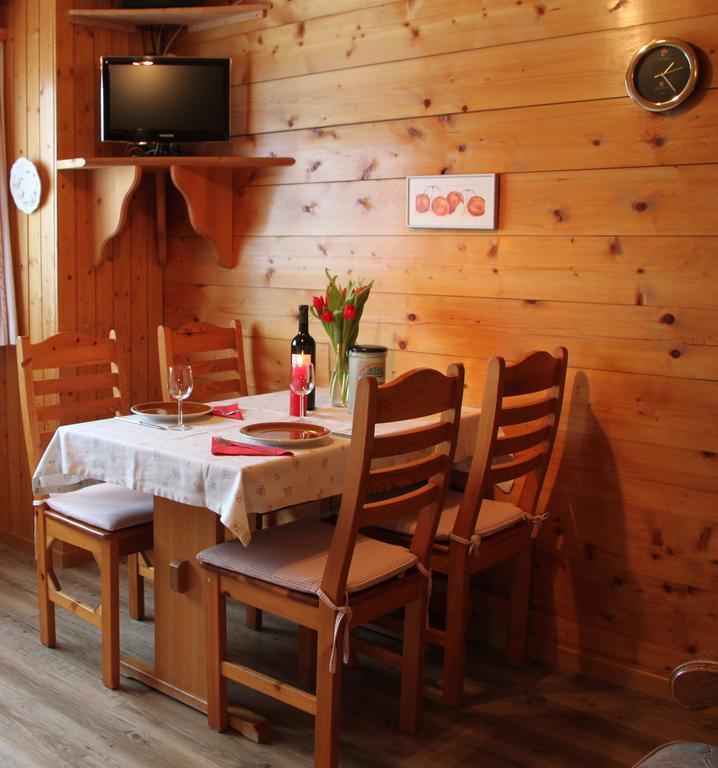 Apartamento Haus Bel-Air Grächen Habitación foto